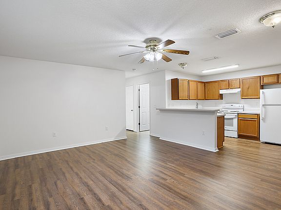 3rd image of 512 Paulling Dr #1