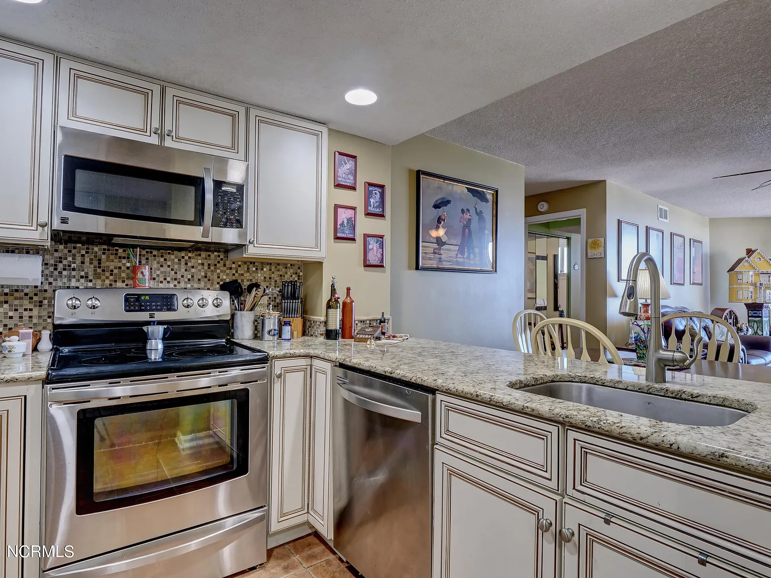 2 bed, 2.0 bath, 1010 sqft, $1,600 — Photo 4