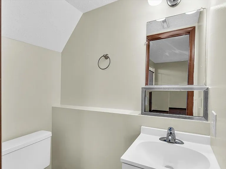 105 N Orr Dr — Photo 61