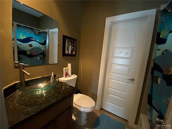 5th image of 107 E Pike St #1