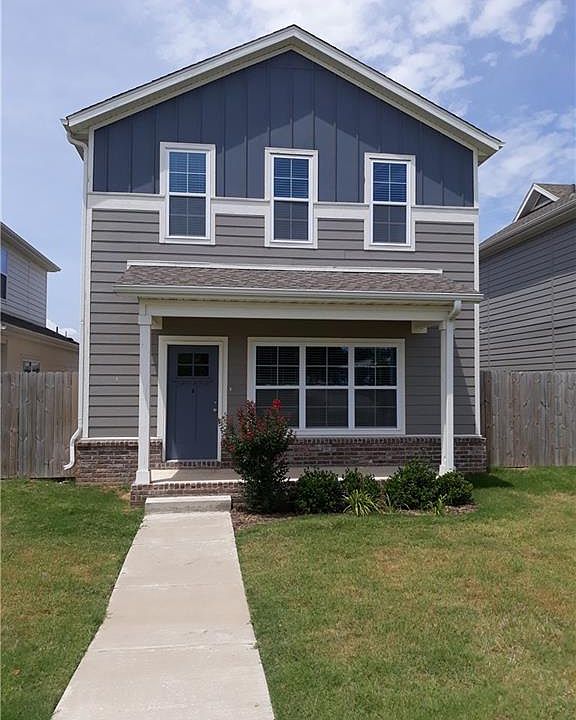 1st image of 215 Carrington Ave