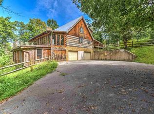 302 Beech Branch Rd, Gatlinburg, TN 37738