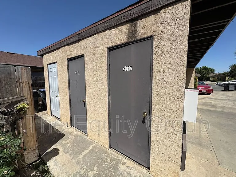 2037 S Tracy Ct — Photo 19