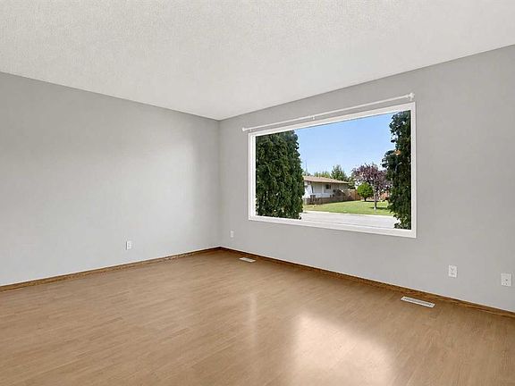 3rd image of 9343 E 112a Ave