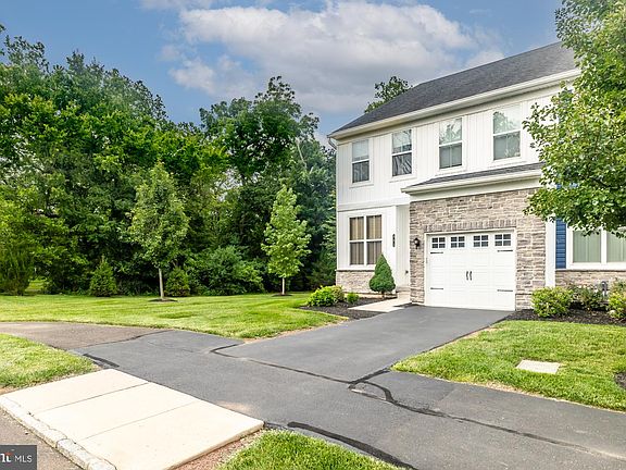 3rd image of 401 Wynstone Ct