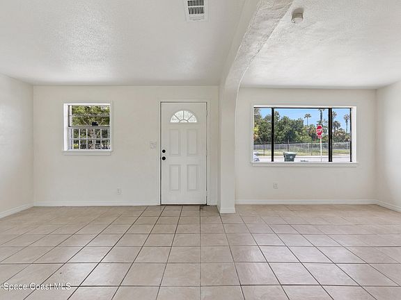 2nd image of 875 Loomis Ave