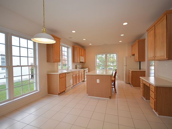 4th image of 29721 Charles Dr