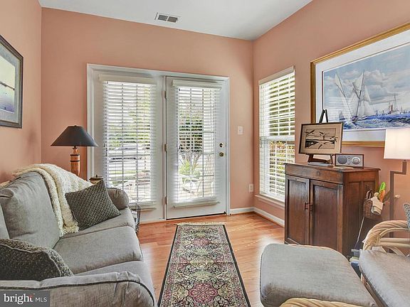 4th image of 263 Brynwood St