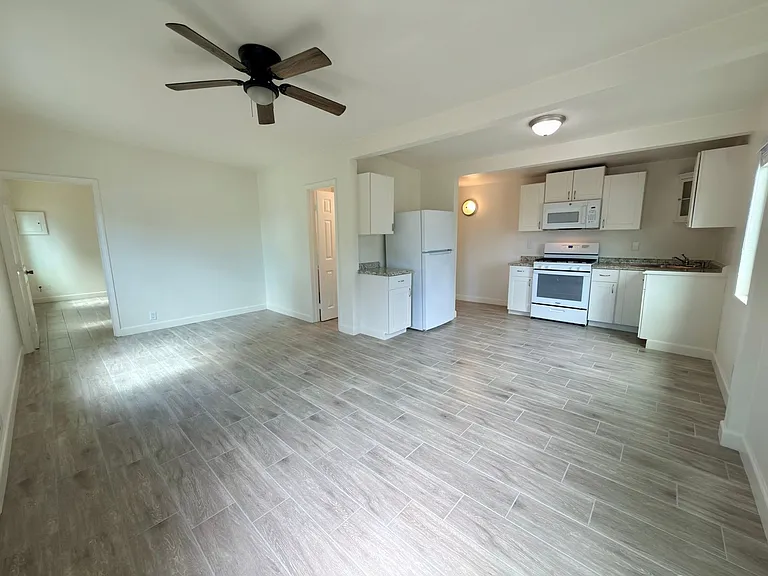 523 N Citrus Ave — Photo 8