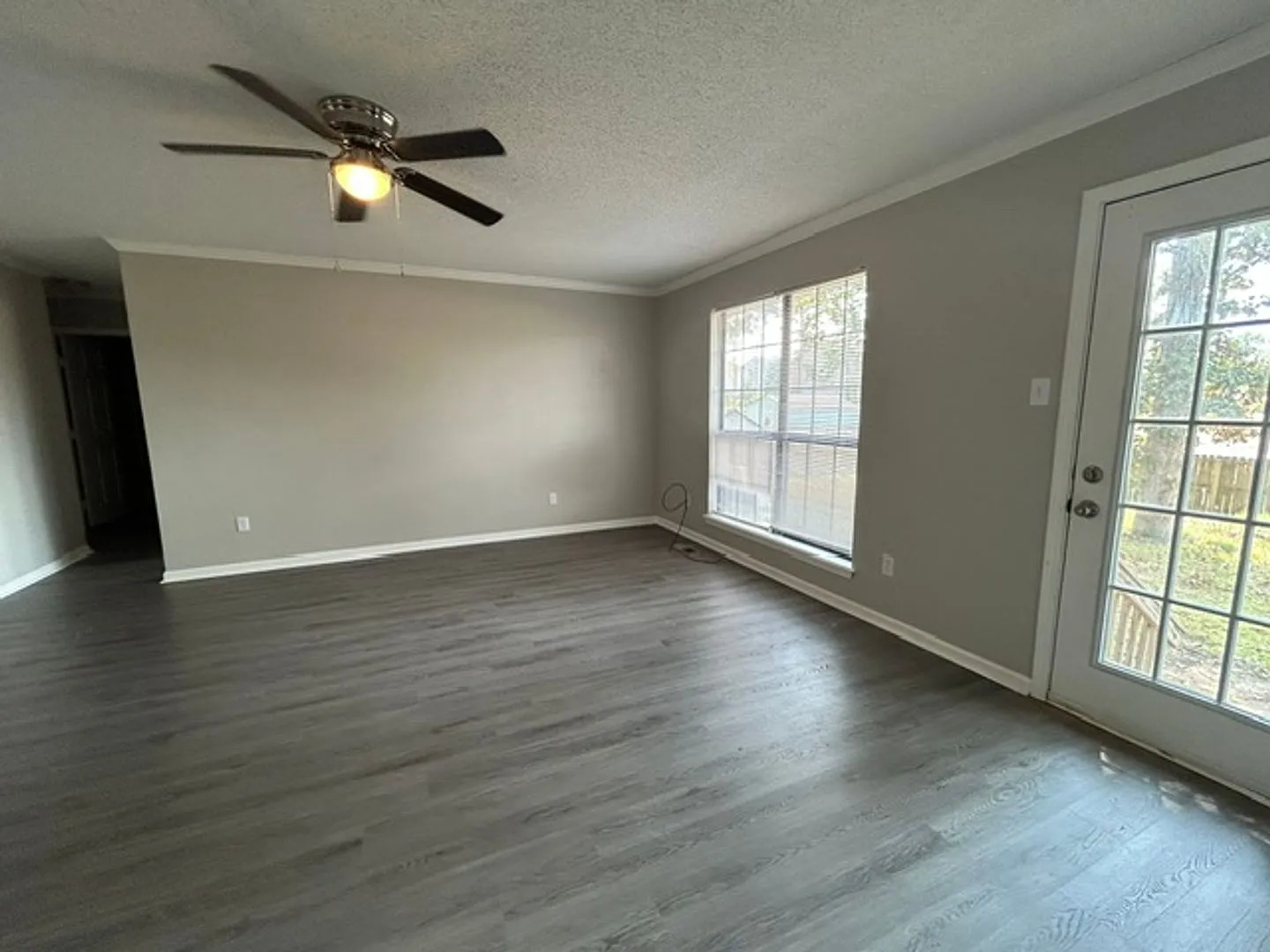 3 bed, 2.0 bath, 1424 sqft, $1,525 — Photo 2