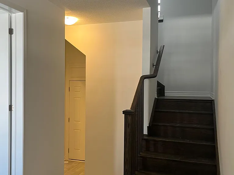 1259 Lily Cres #17 — Photo 2