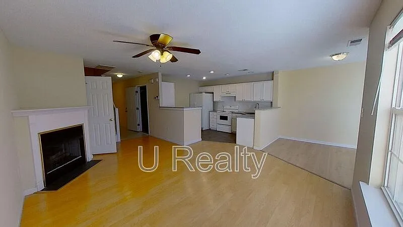 2 bed, 2.0 bath, 1426 sqft, $1,795 — Photo 2