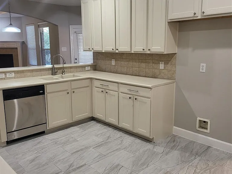 606 Admiral Bay Ln — Photo 14