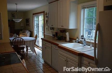 3rd image of 3261 Canterbury Dr