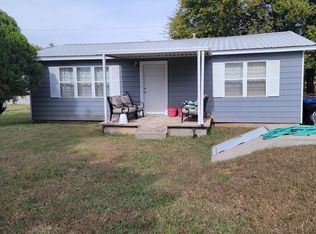 212 SW Caddo St, Minco, OK 73059