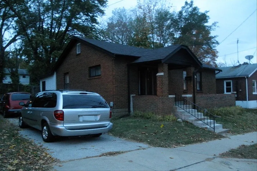 2925 N Hanley Rd photo 1