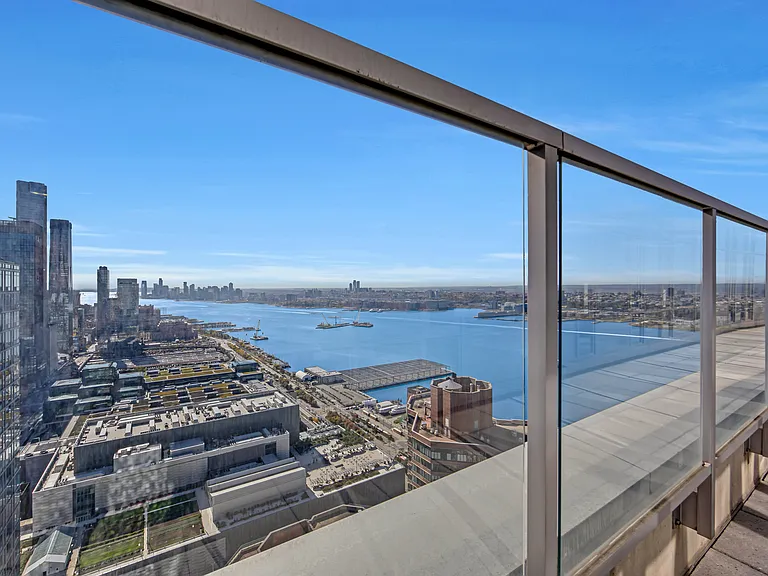 635 W 42nd St #28C — Photo 19