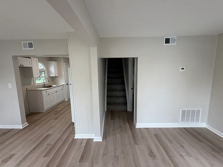 2537 Broadway St — Photo 14