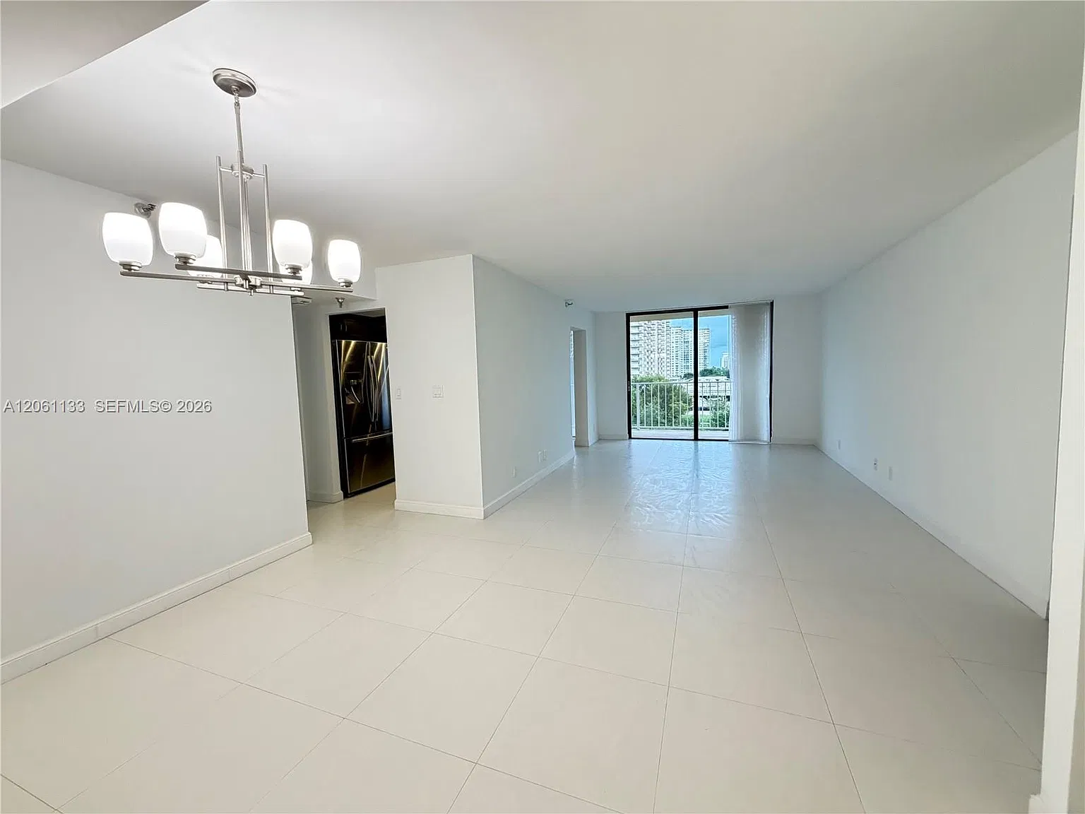 Winston Towers 700 Condo — Photo 2