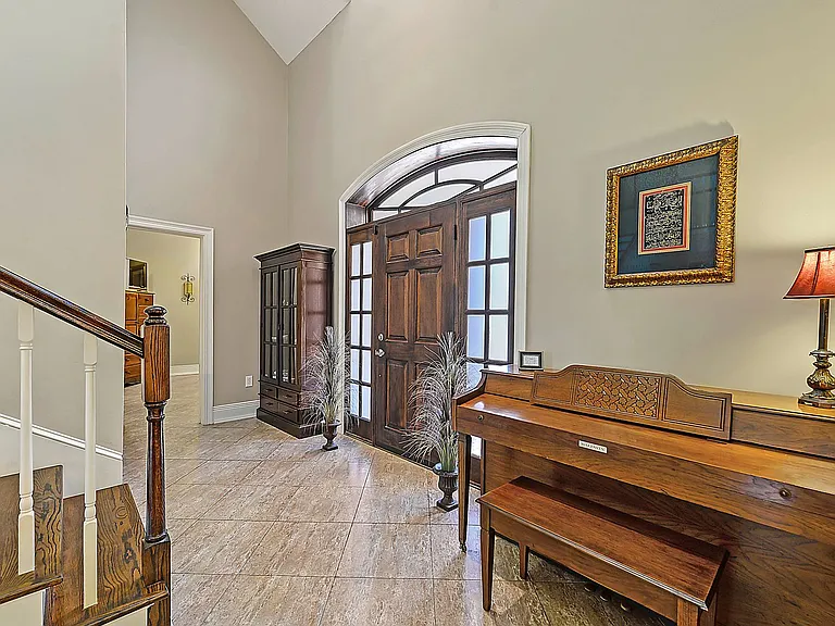 386 Meaut St — Photo 2