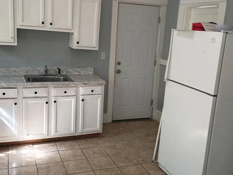 17 Camp St #2 — Photo 2