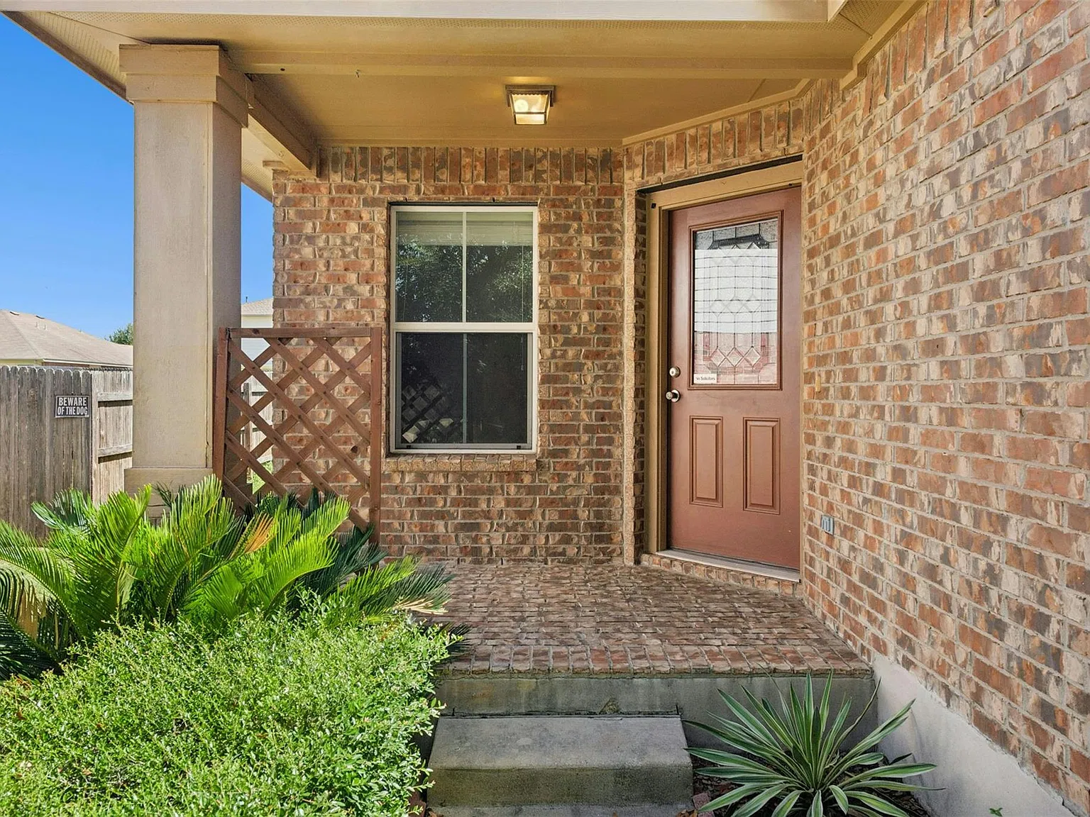 4 bed, 2.0 bath, 1815 sqft, $2,000 — Photo 2