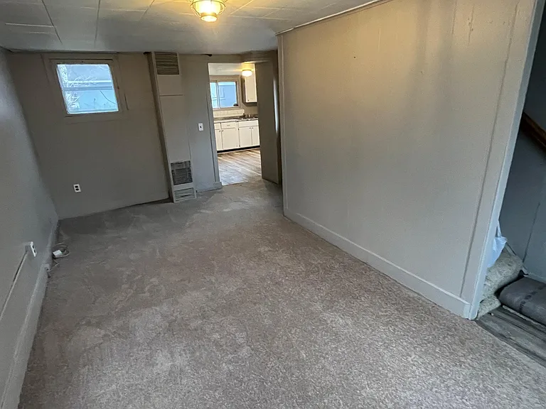212 & 1/2 W Maple St — Photo 3