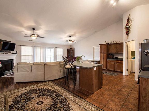 5th image of 43 Clayton Ct