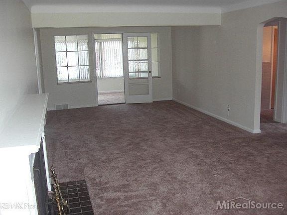 4th image of 19855 Ida Ln W