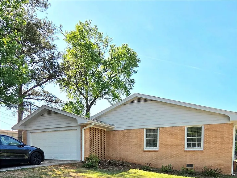 1499 Hammack Dr — Photo 4