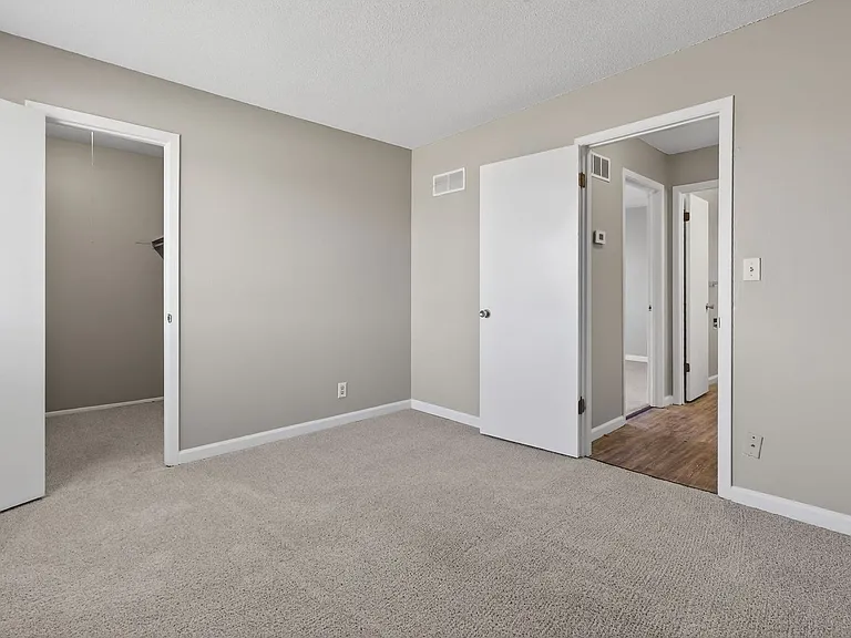 Stratford Arms Apartments — Photo 24