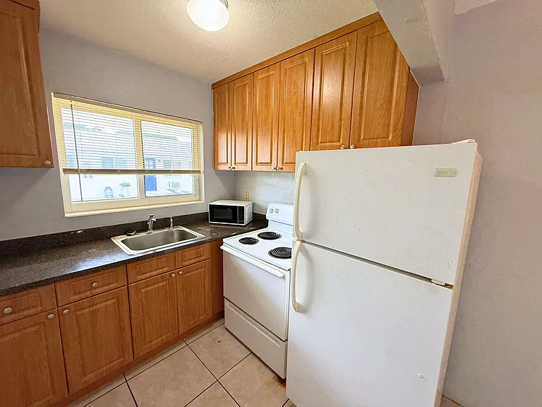1958 Liberty St #9 — Photo 3