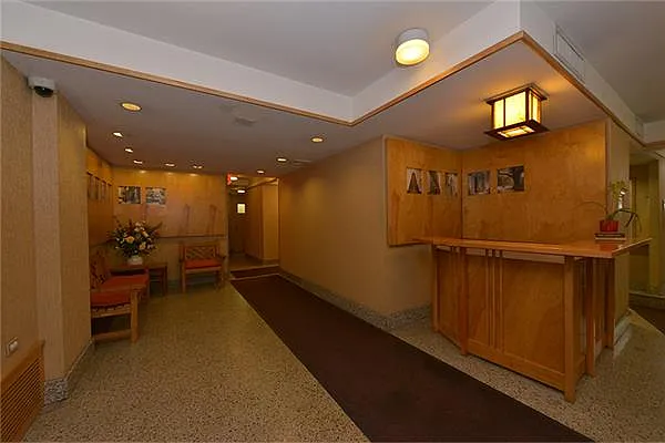 Sold by R New York | media 9