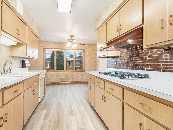 4th image of 16551 Elm Ct