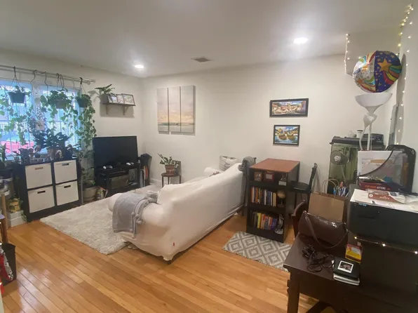 320 N 40th St APT 1, Philadelphia, PA 19104