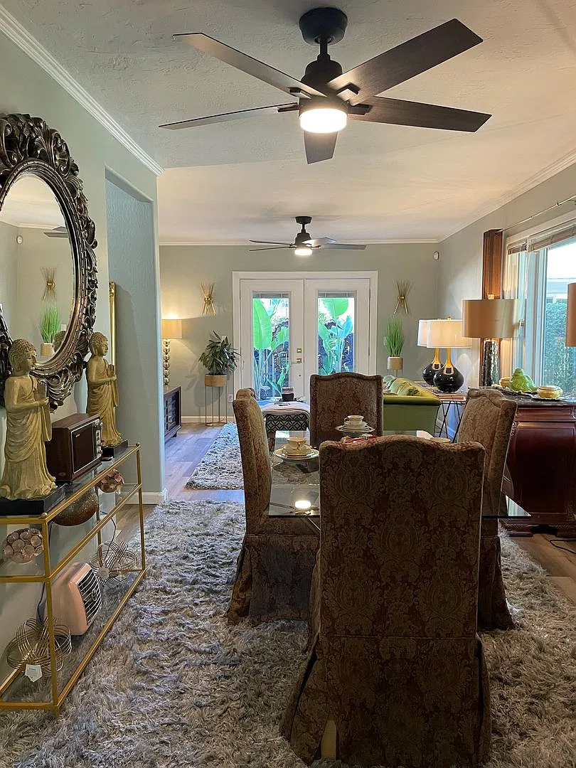 Stunning Elmhurst Home — Photo 4