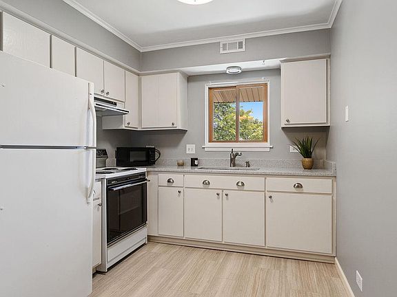 4th image of 18019 Oak Park Ave APT H