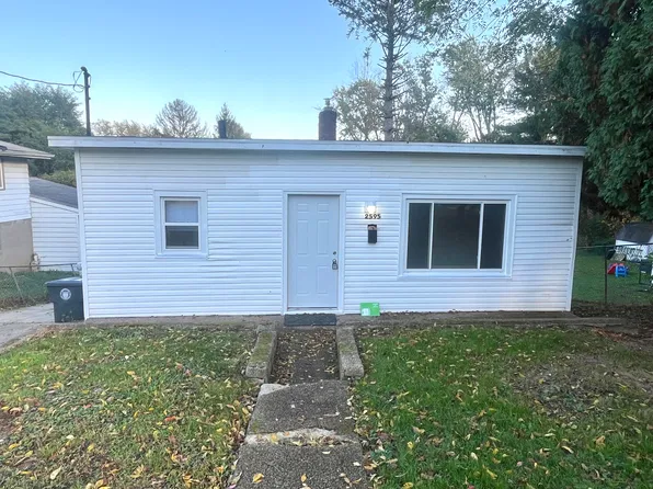 2595 Nesmith Lake Blvd, Akron, OH 44314
