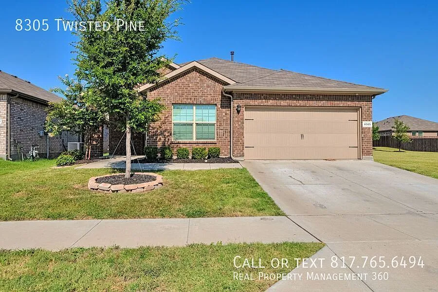 Available November 1st Spacious 5 Bedroom Home with Extended Covered Patio! — Photo 3