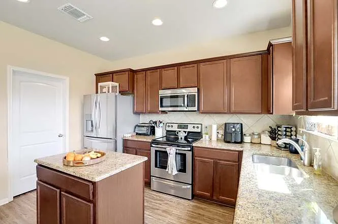 402 Zenith Rd — Photo 106