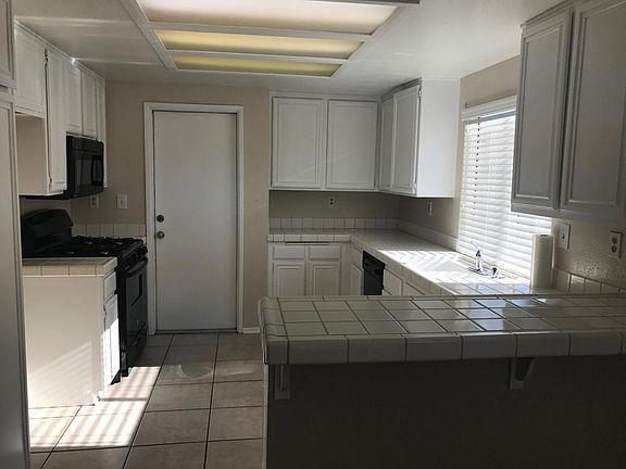 5th image of 27896 Doreen Dr