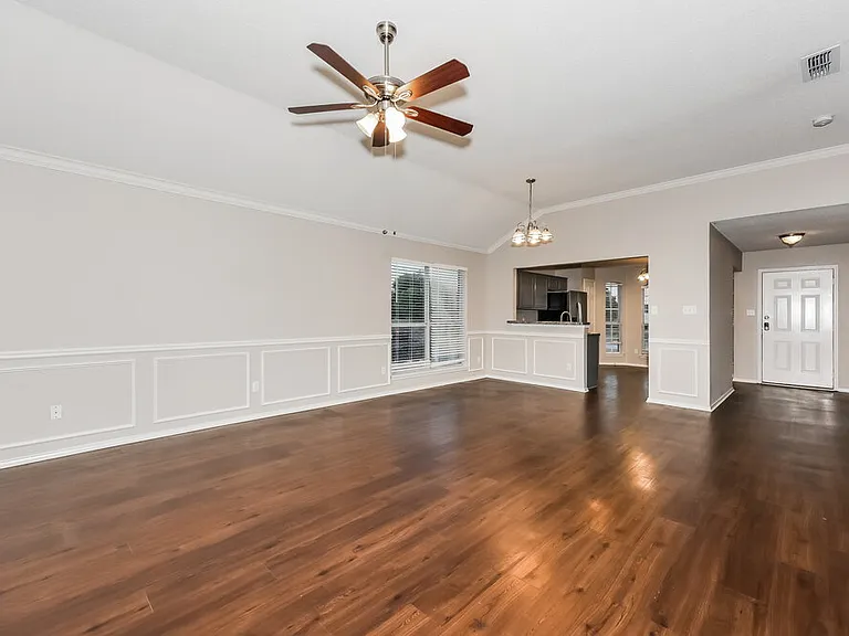 2844 Claremont Dr — Photo 4