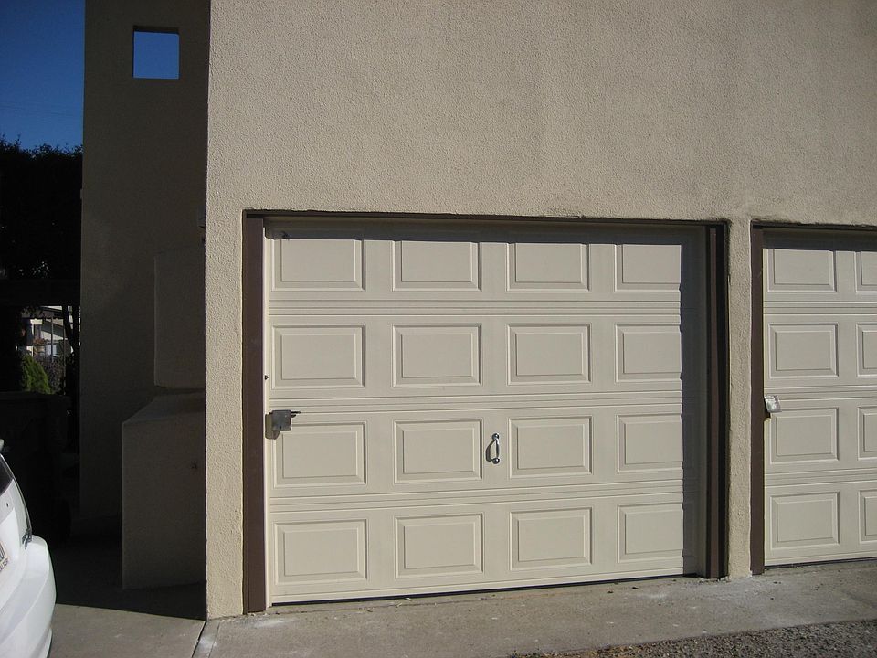 Includes private 1 car garage!