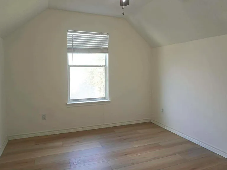 7916 Comal St — Photo 27