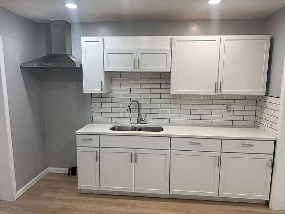 2nd image of 5004 E 39th St
