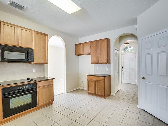 3rd image of 30545 Annadale Dr