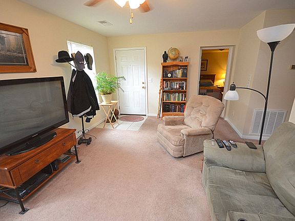 5th image of 204 N 2nd Ave