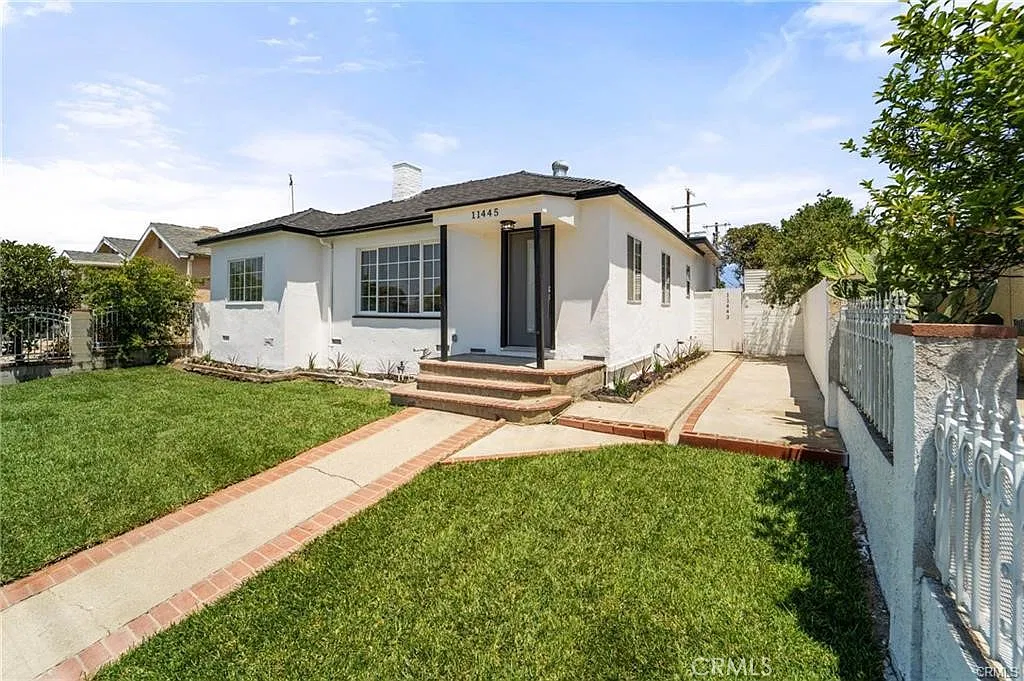 3 bed, 1367 sqft, $3,800 — Photo 2