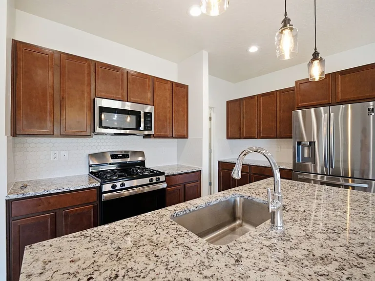 394 W Parkway Dr — Photo 9