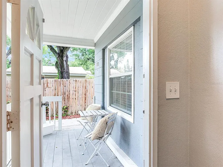 221 N Clearview Ave — Photo 6